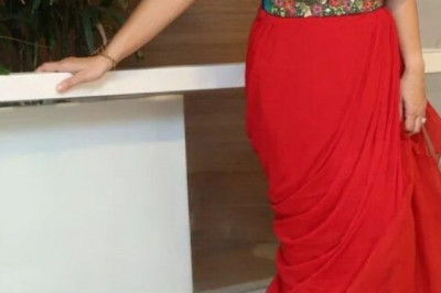 Laila looks graciously in a red ruffle saree at “Sardar” promotions
