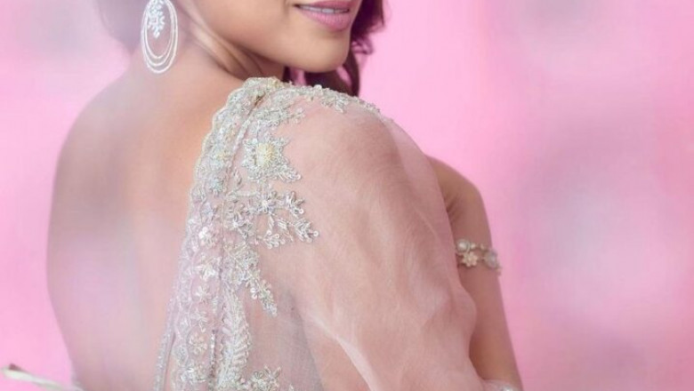 Shriya Saran in a pink lehenga by Anushree Reddy at Manish Malhotra’s party!