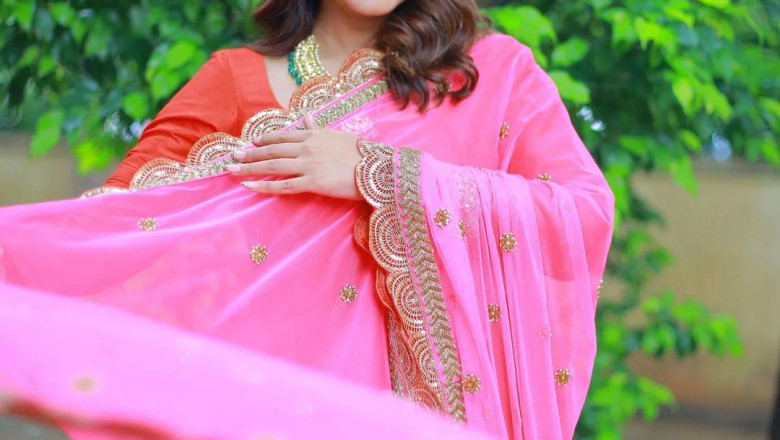 Sneha Prasanna in a rose Anarkali with a floral dupatta for a reality show!