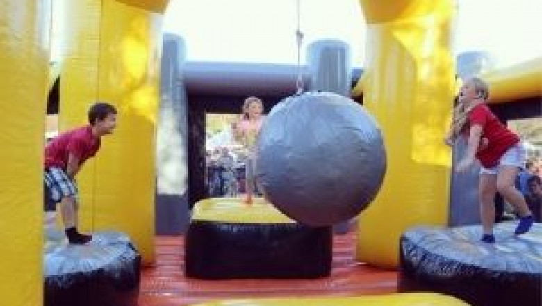 5 Excellent Reasons To Rent A Bounce House During The Winter Season