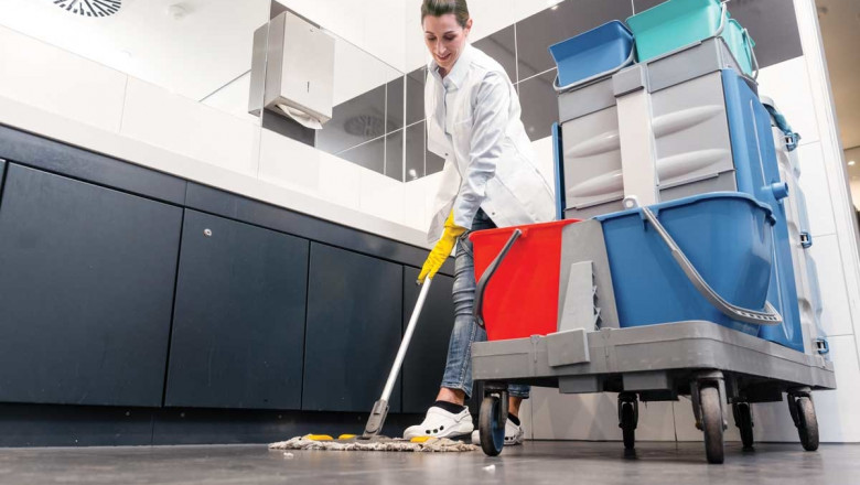 Cleaning A Hotel Room | Fortador