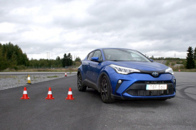 Vad ska jag göra om du glider på is i en bil?