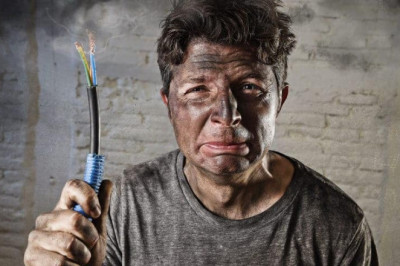 When Should I Call an Electrician?