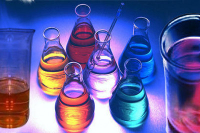 What chemicals are used to tan leather?