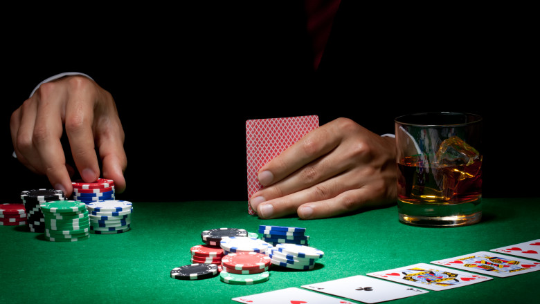 Website Dewapoker Online Terbaik dengan Deposit Paling Mudah