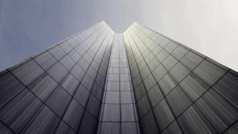 build an outdoor fitness training service