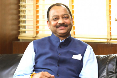 DR. GIRI’S EFFORTS AND VIEWS ON THE IMPORTANCE OF EDUCATION IN INDIA