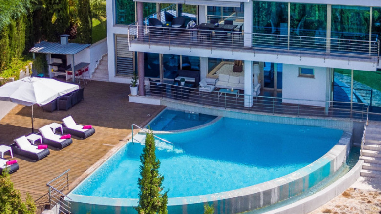 Why Are Hiring Real Estate Agents Essential?