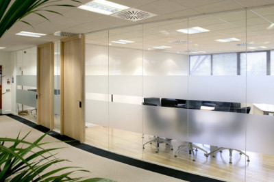 5 Important Benefits of Glass Partition