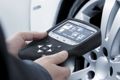Automotive Tire Pressure Monitoring System Used To Detect Track Tire Pressure In Vehicles Using Sensors