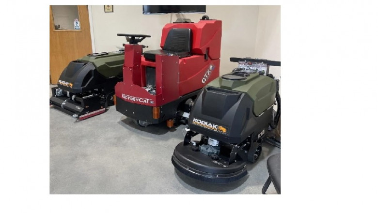 Using a floor scrubber, keep your floor clean.